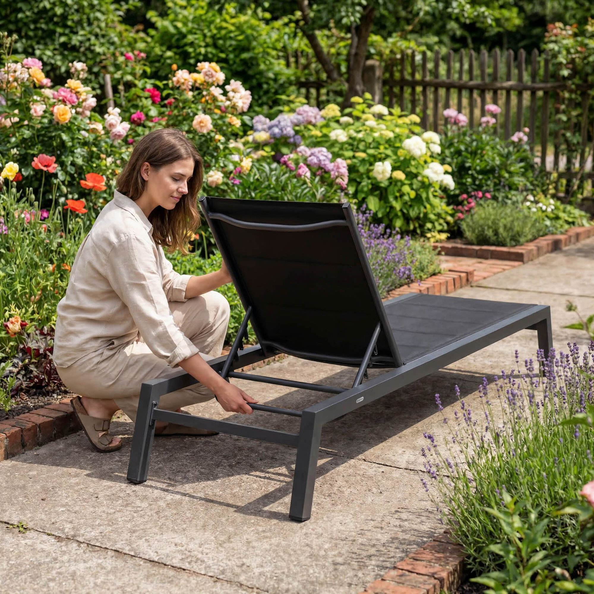 leżak ogrodowy Erice z regulacją oparcia oferuje aż 5 stopni ustawienia