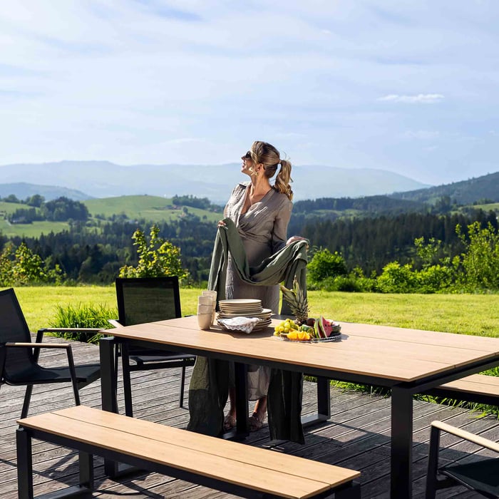 Krzesła w zestawie Vasto dają możliwość sztaplowania, czyli układania jednego na drugim