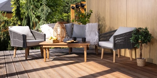 Jak zadbać o meble ogrodowe zimą? Porady i wskazówki