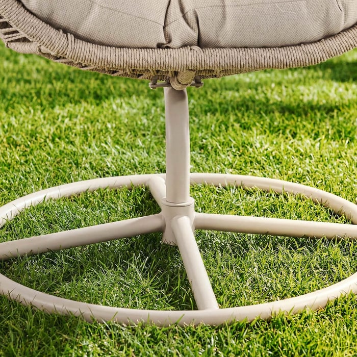 Fotel wolnostojący Orta zaprojektowano z myślą o codziennej swobodzie