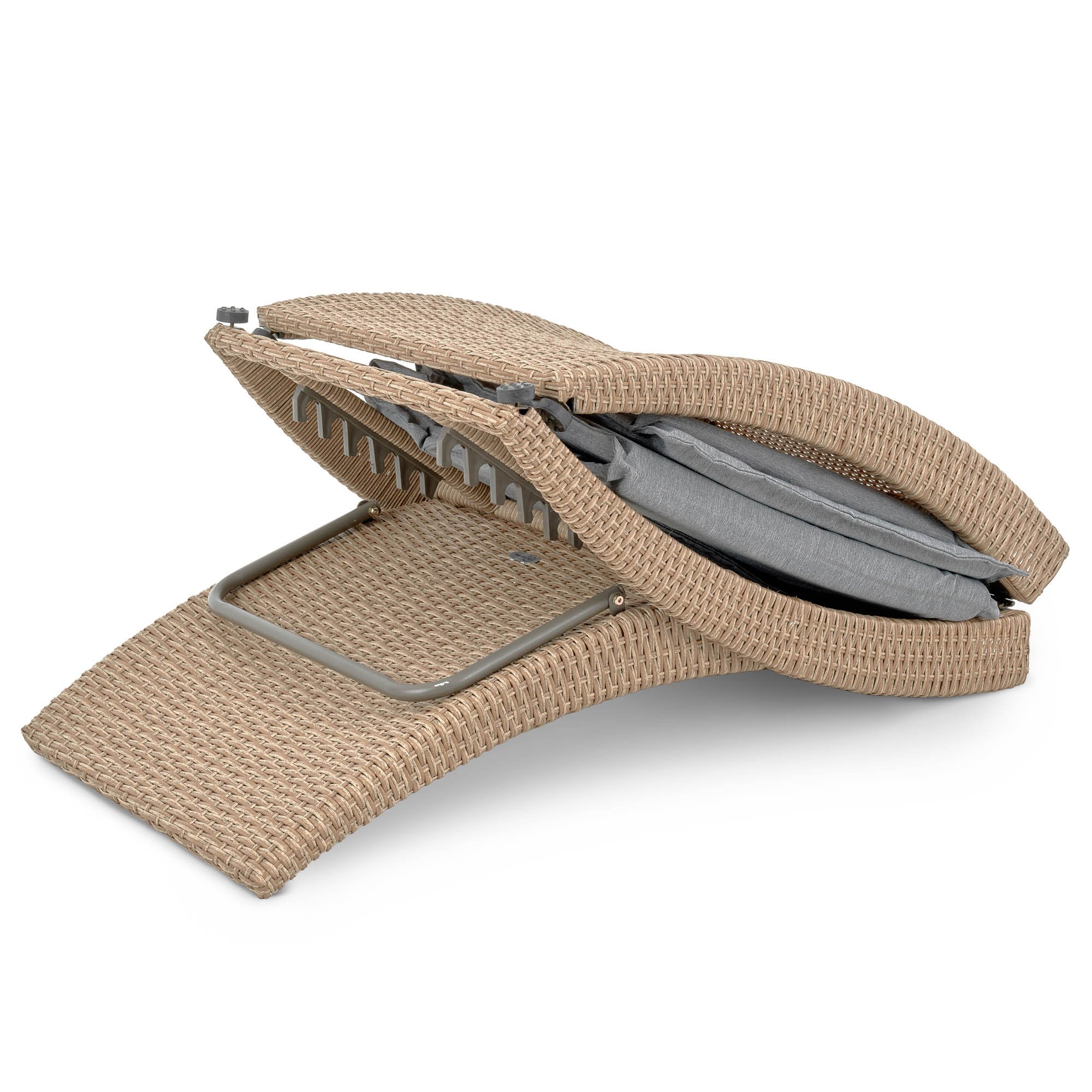 Skladacie záhradné lehátko Ciampino bolo navrhnuté tak, aby sa dalo jednoducho zložiť.