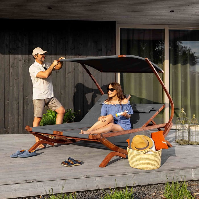 Už nemusíte premiestňovať ležadlo pri hľadaní tieňa! Pohyblivá strieška sa otáča takmer dookola