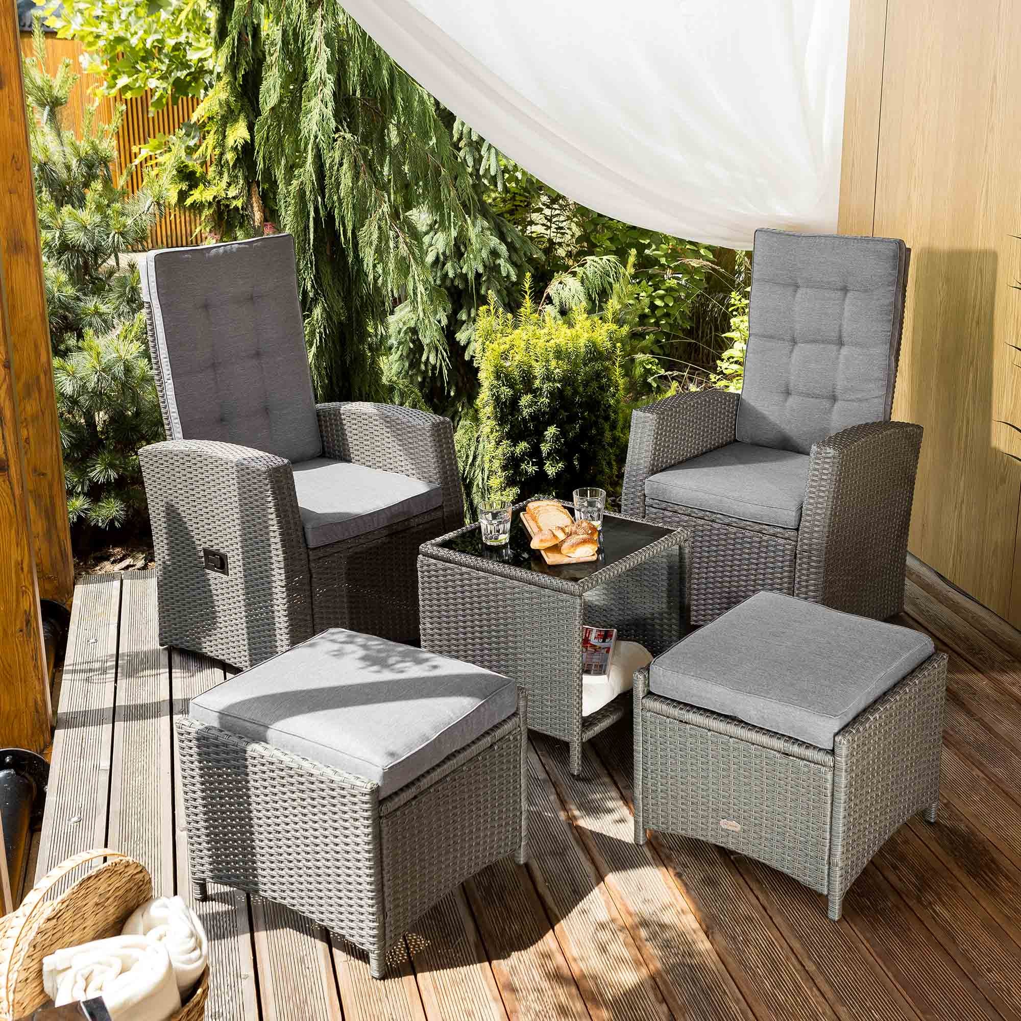 Kreslá a podnožky Fera sú vybavené mäkkými vankúšmi s vrstvenou výplňou odolnou proti deformácii. 