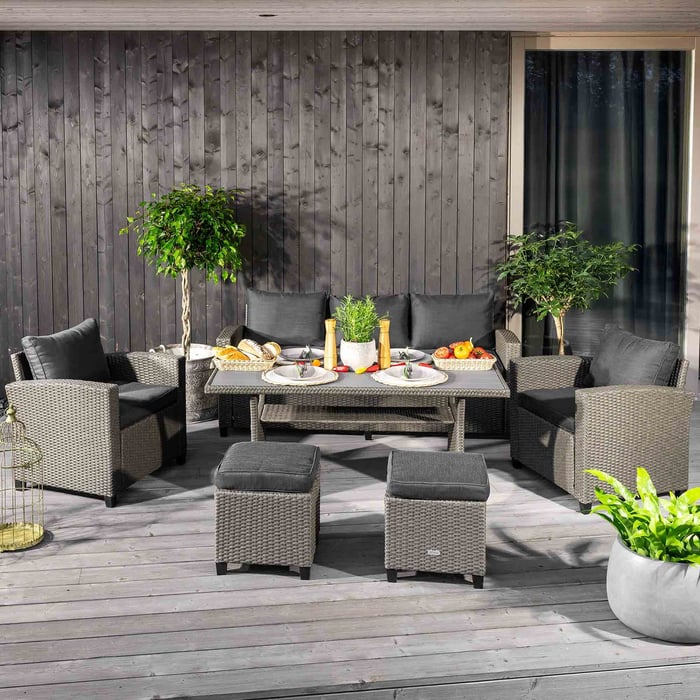 Nábytok Genova je mimoriadne odolný vďaka kombinácii ručne vyrobeného materiálu z technoratanu a stabilného