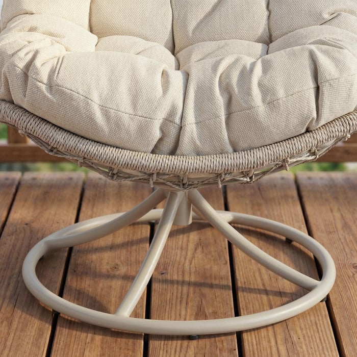 Súčasťou balenia je béžový veľký mäkký vankúš s hrúbkou 15 cm
