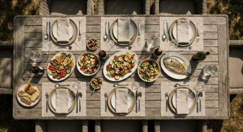 Rozmery vonkajšieho jedálenského stola: ako vypočítať priestor pre stoličky a pohodlné sedenie