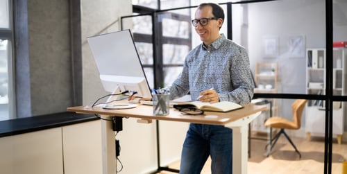 Počítačový stôl – aká je optimálna výška pracovného stola pod PC?