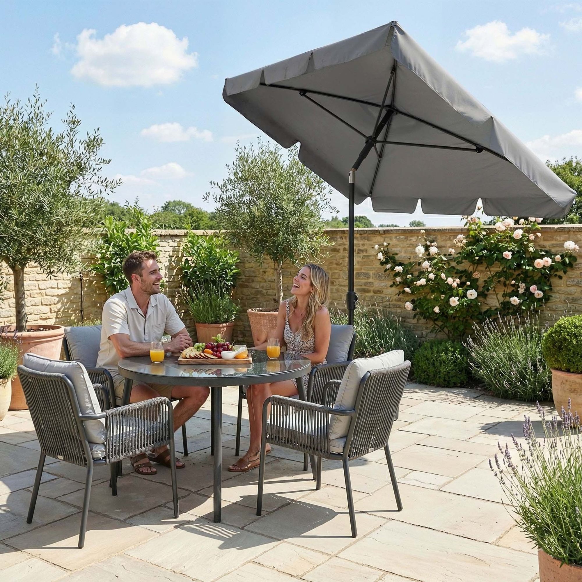 Záhradný slnečník Ankona DV-148GU poskytuje spoľahlivú ochranu pred slnkom tam