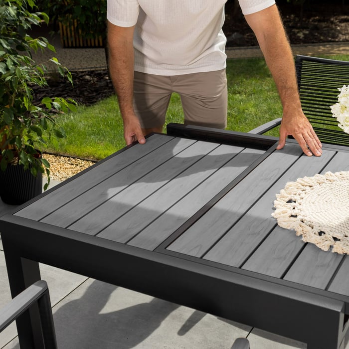 Veľký rozkladací stôl s mechanizmom umožňujúcim zväčšenie dosky z 90 cm