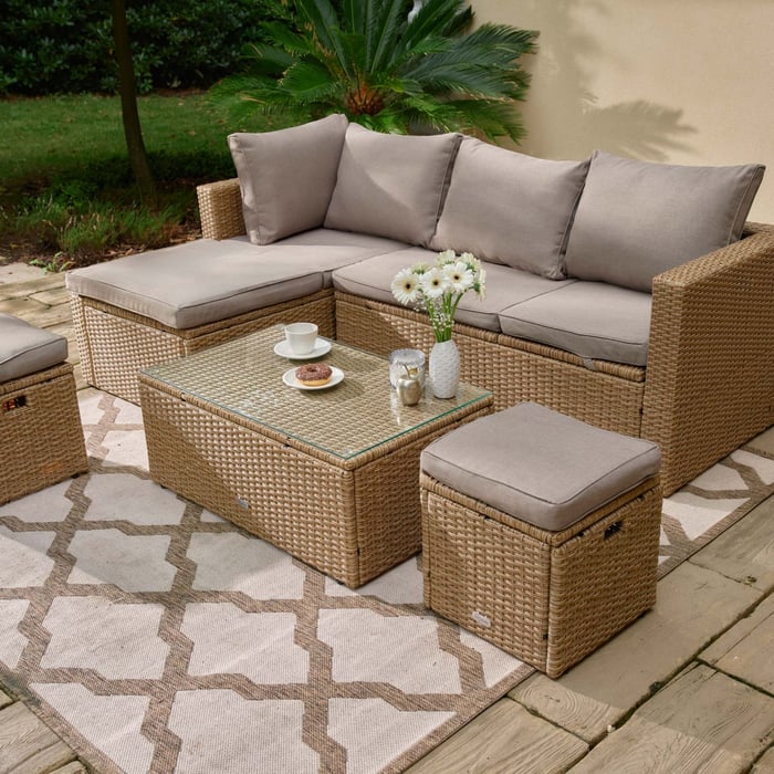 Súprava Bologna je vybavená mákkými vankúšmi (70% polyester a 30% bavlna), ktoré sú veľmi príjemné na dotyk. 