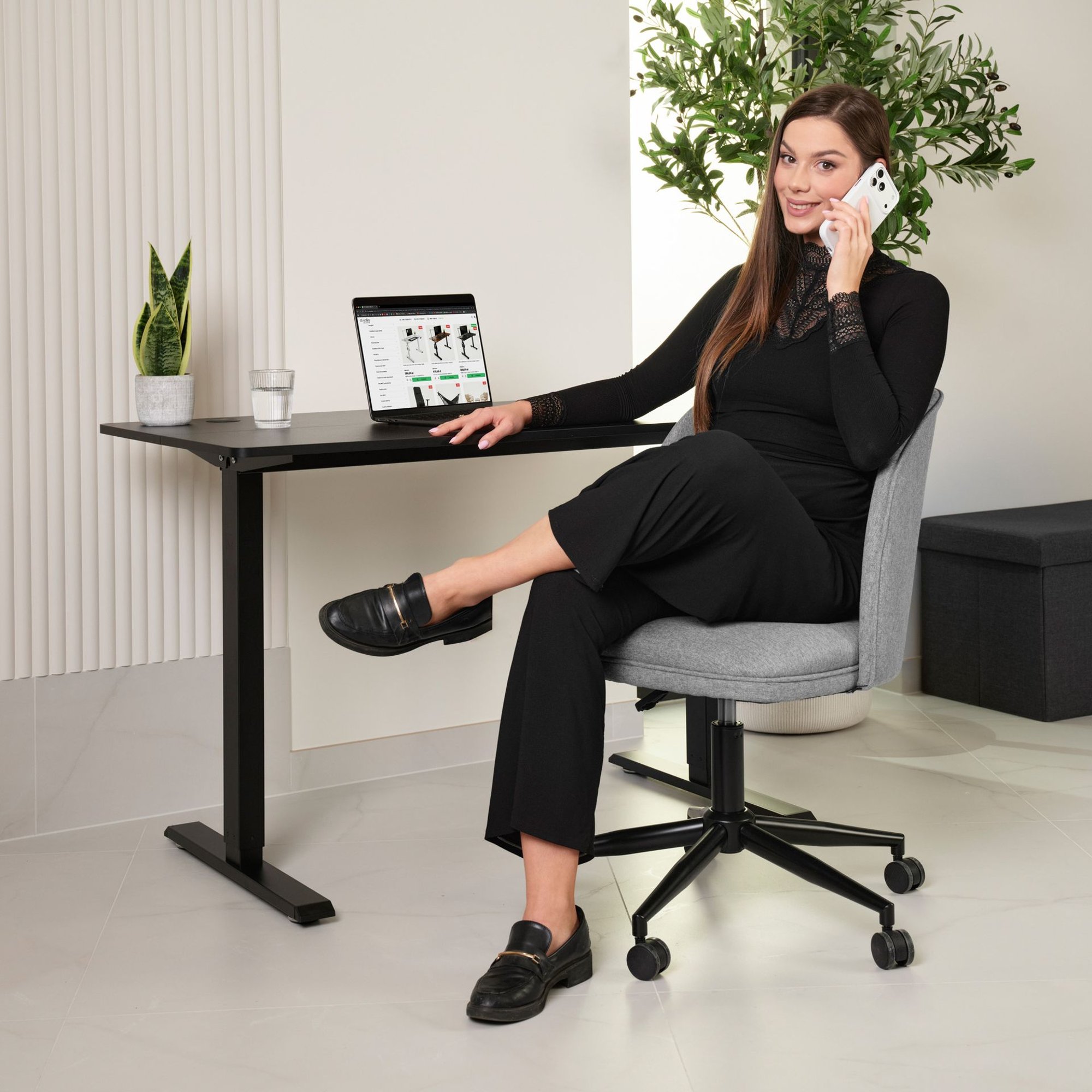 Ergonomické kancelárske kreslo Fano je klasický model navrhnutý s dôrazom na pohodlie a estetiku. 