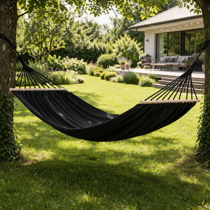 Záhradná hojdacia sieť Lecco je vyrobená z materiálu, ktorý je kombináciou bavlny a polyesteru 