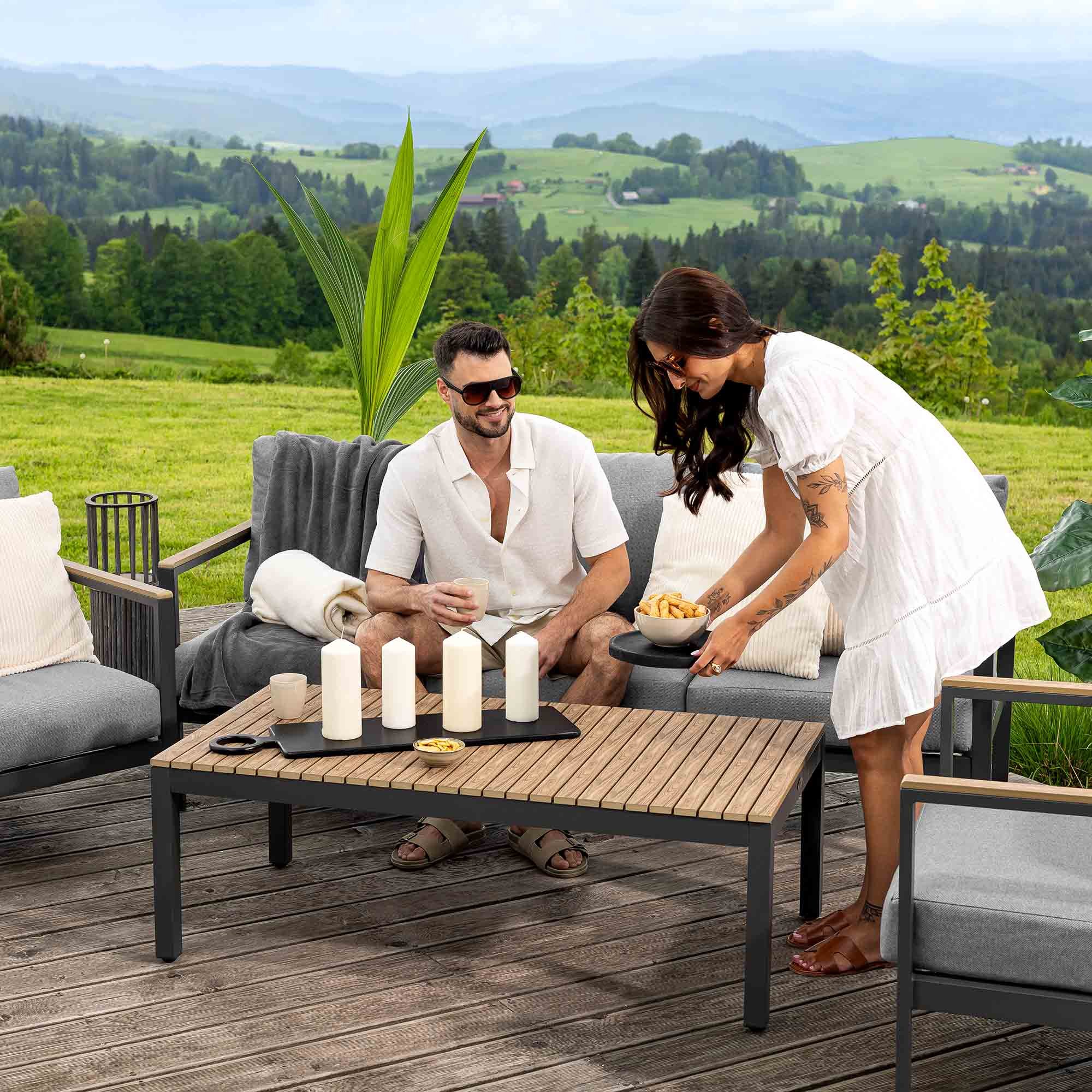 Vďaka použitiu hliníkového rámu je nábytok v zostave Tivoli ľahký a mobilný 