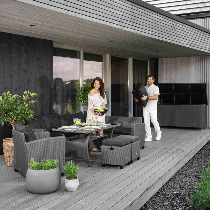 Všetky prvky zostavy Rossano sú vyrobené z technoratanového výpletu